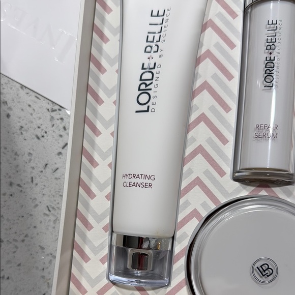 NIB AMAZING Lorde + Belle Skincare Regimen - Picture 3 of 5